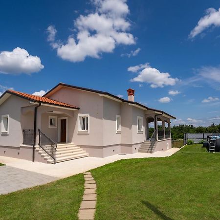 Holiday House Leana Pazin Exteriér fotografie