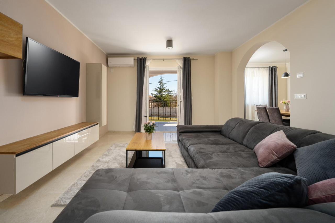 Holiday House Leana Pazin Exteriér fotografie