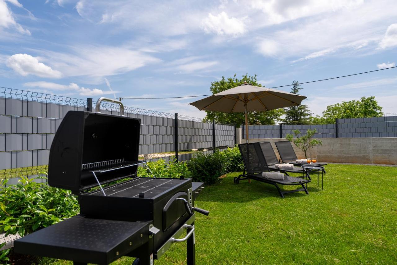 Holiday House Leana Pazin Exteriér fotografie